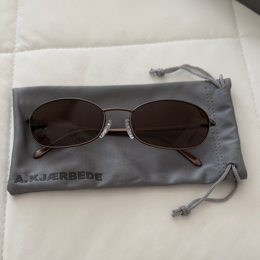 Elegant Brown Oval Sunglasses - Picture 2 of 4